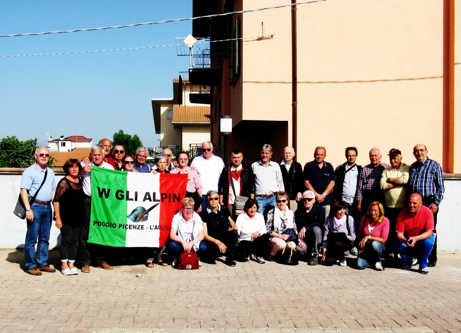 Gli Alpini di Cameri con gli amici di Poggio Picenze Gli Alpini di Cameri con gli amici di Poggio Picenze
