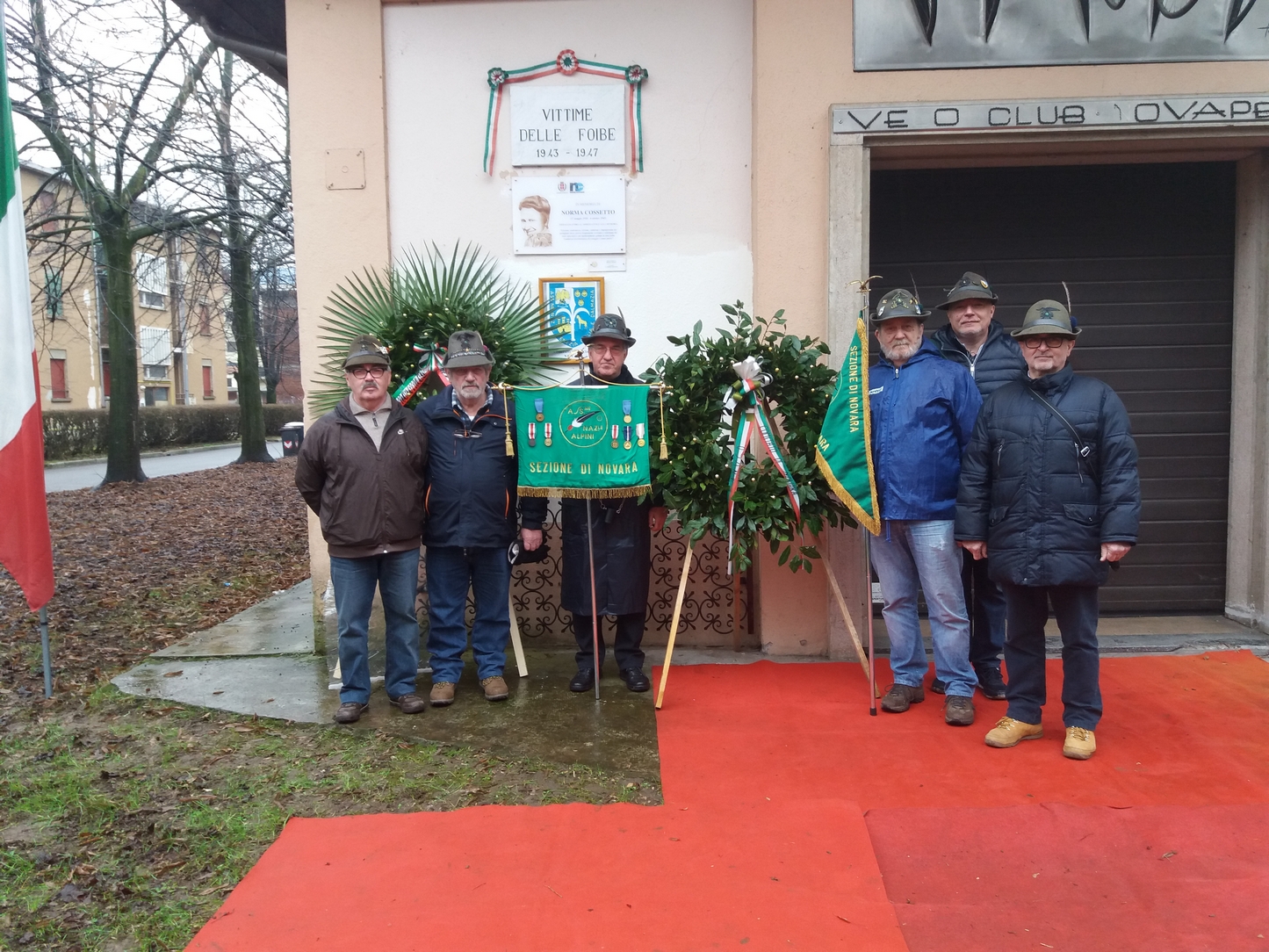 Gli Alpini novaresi presenti alla Commemorazione Gli Alpini novaresi presenti alla Commemorazione