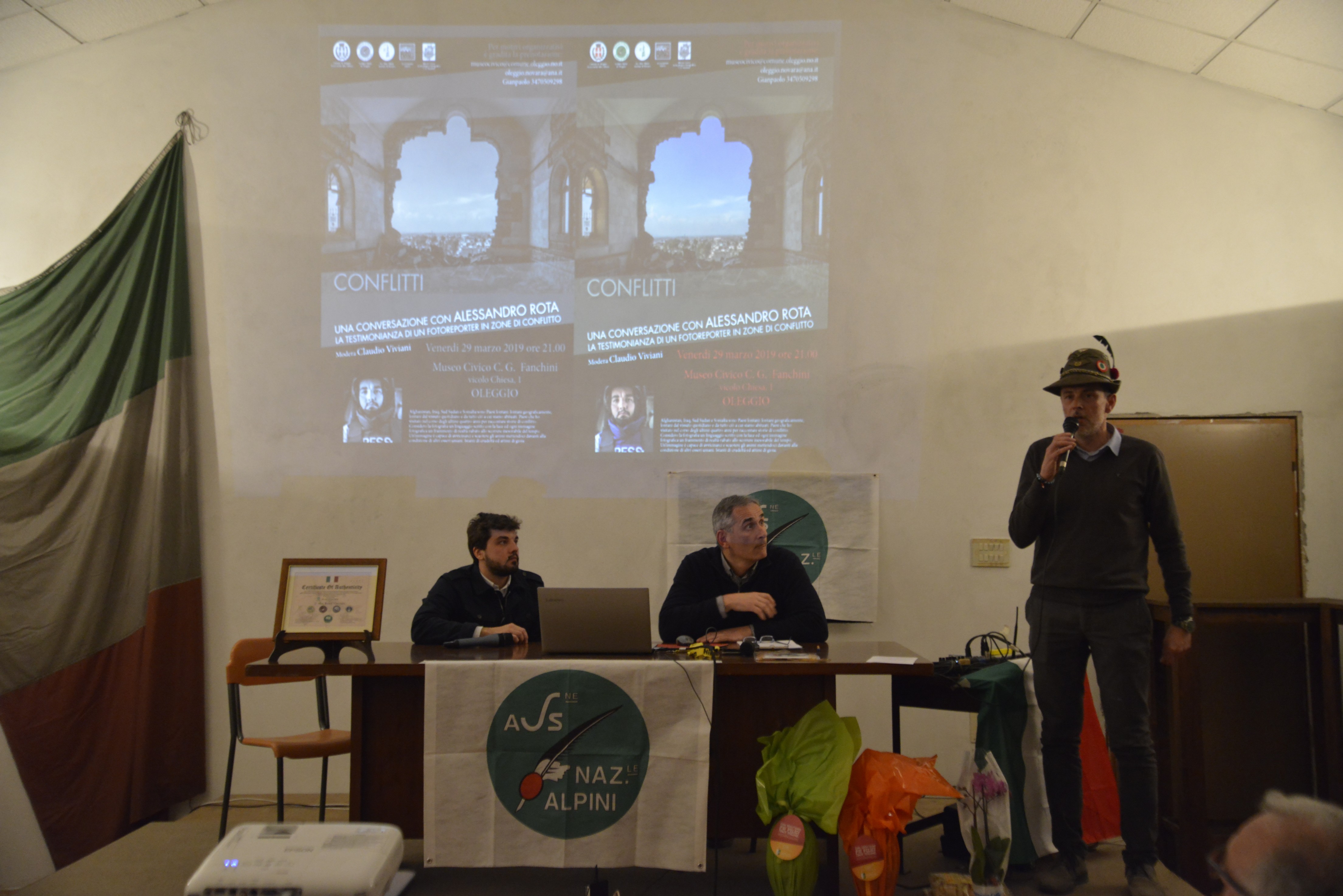 L'inizio della conferenza L'inizio della conferenza