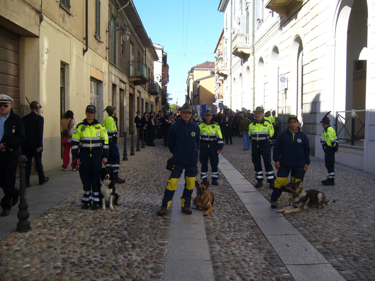 Le Unità Cinofile sfilano in testa al Corteo a Novara