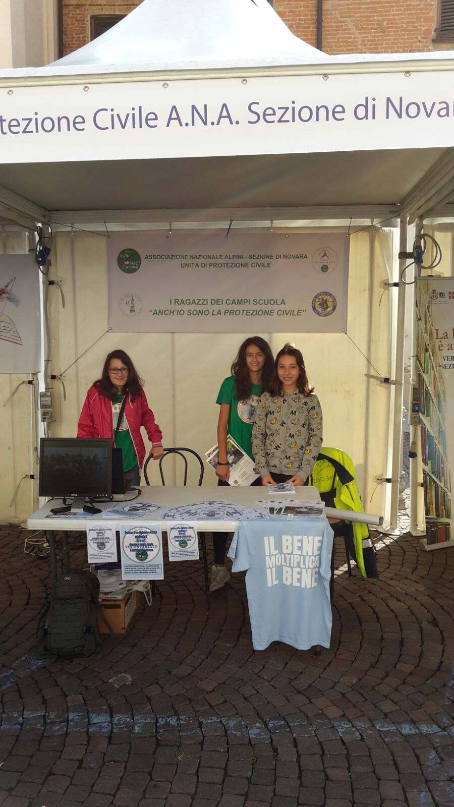 Lo stand della PC ANA Sez. Novara Lo stand della PC ANA Sez. Novara