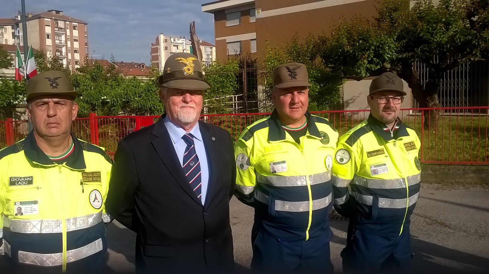 Il Presidente Nazionale Favero con i Volontari P.C. di Novara Il Presidente Nazionale Favero con i Volontari P.C. di Novara