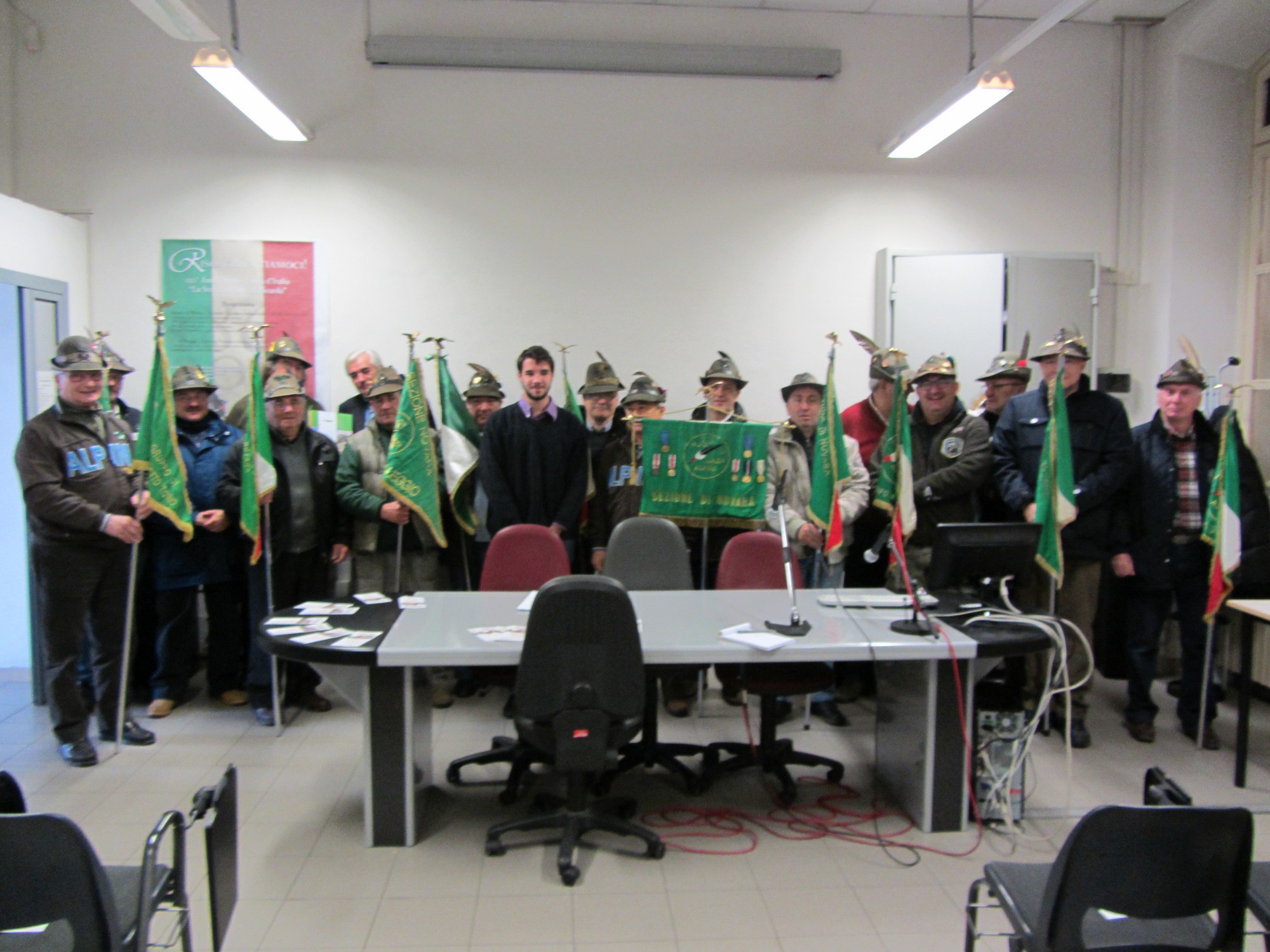 Alessandro Bessi con tutti gli Alpini Presenti Alessandro Bessi con tutti gli Alpini Presenti