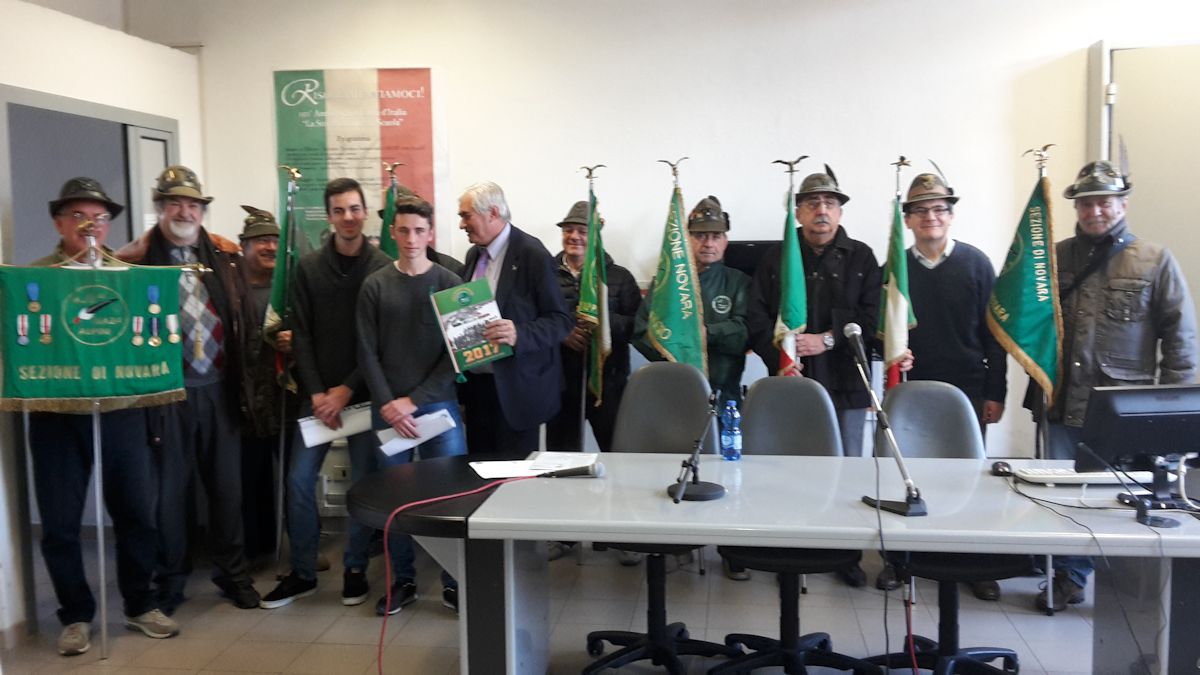 Davide Gramoni e Stefano Arrigoni con tutti gli Alpini Presenti Davide Gramoni e Stefano Arrigoni con tutti gli Alpini Presenti