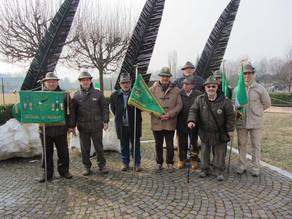 Gli Alpini novaresi presenti alla Commemorazione Gli Alpini novaresi presenti alla Commemorazione