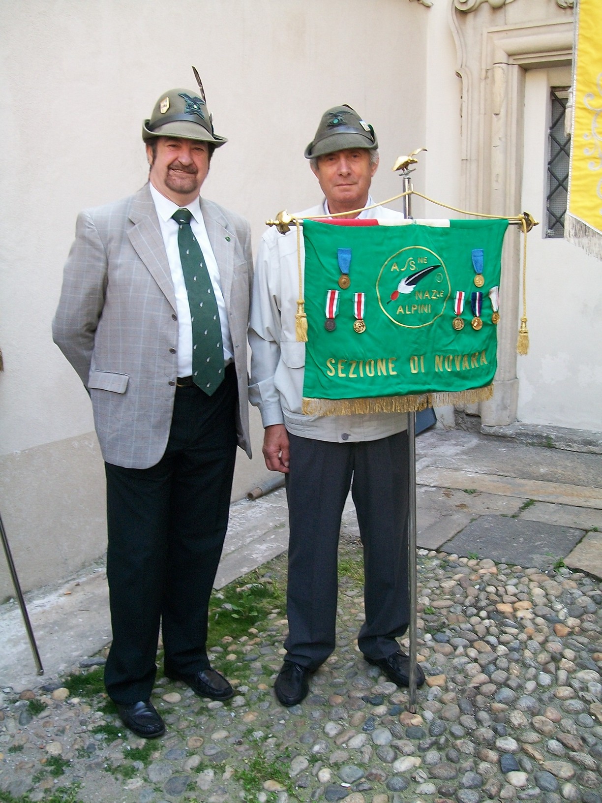 Il Presidente Sezionale Palombo e l'alfiere Delio Aquari Il Presidente Sezionale Palombo e l'alfiere Delio Aquari