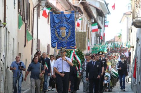 Un Momento del Corteo Un Momento del Corteo